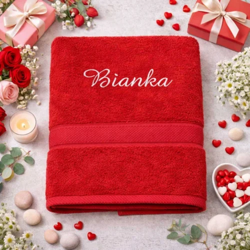 vysivana-osuska-s-menom-bianka-cervena-lawli Červená vyšívaná froté osuška s bielym kaligrafickým nápisom Bianka