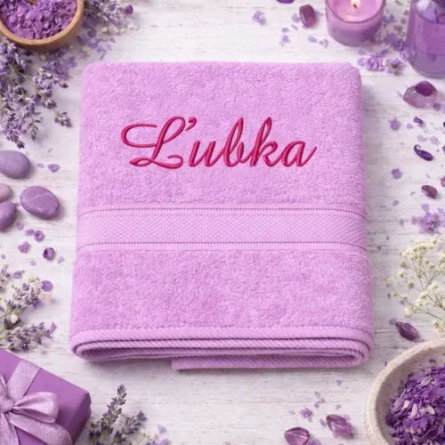 vysivana-osuska-s-menom-lubka-ruzova-lawli Bledoružová vyšívaná froté osuška s cyklámenovým kaligrafickým nápisom Ľubka