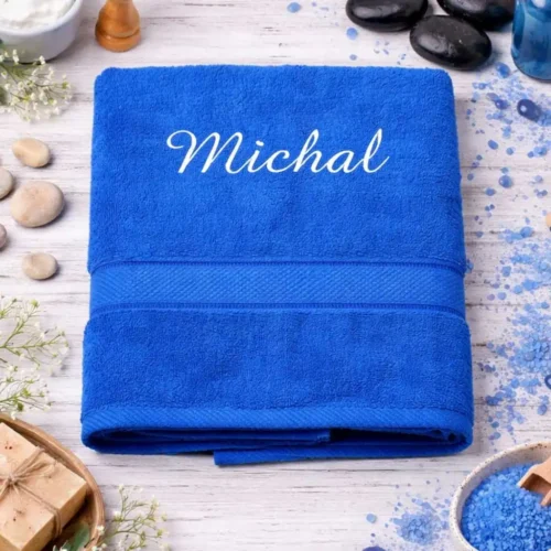 vysivana-osuska-s-menom-michal-tmavomodra-lawli Tmavomodrá vyšívaná froté osuška s bielym kaligrafickým nápisom Michal
