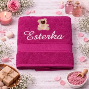 vysivana-osuska-s-menom-s-motivom-esterka-cyklamenova-lawli Cyklámenová vyšívaná froté osuška s bielym menom Esterka a motívom macka