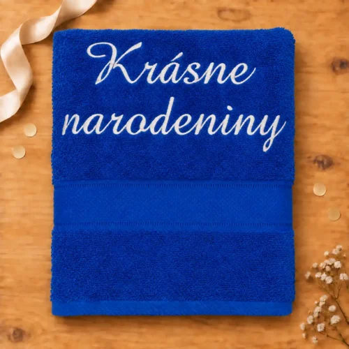 vysivana-osuska-s-napisom-krasne-narodeniny Kráľovská modrá vyšívaná froté osuška s bielym kaligrafickým nápisom Krásne narodeniny