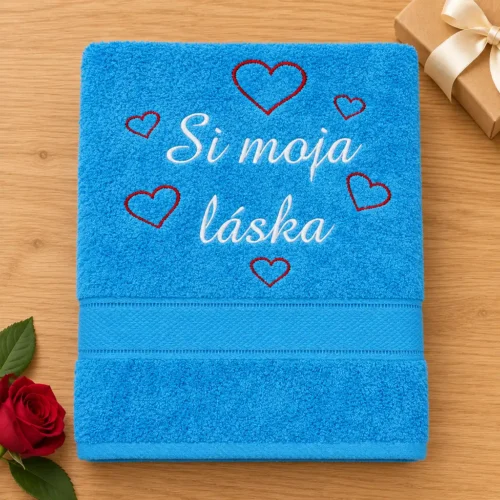 vysivana-osuska-si-moja-laska-tyrkysova Tyrkysová vyšívaná froté osuška s bielym kaligrafickým nápisom Si moja láska a červenými srdiečkami