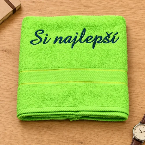 vysivana-osuska-si-najlepsi Neónovozelená vyšívaná froté osuška s tmavozeleným kaligrafickým nápisom Si najlepší