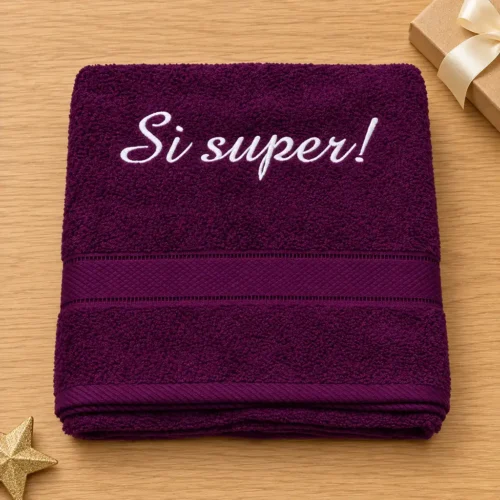 vysivana-osuska-si-super Tmavofialová vyšívaná froté osuška s bielym kaligrafickým nápisom Si super!