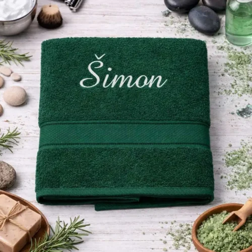 vysivana-osuska-s-menom-simon-tmavozelena-lawli Tmavozelená vyšívaná froté osuška s bielym kaligrafickým nápisom Šimon