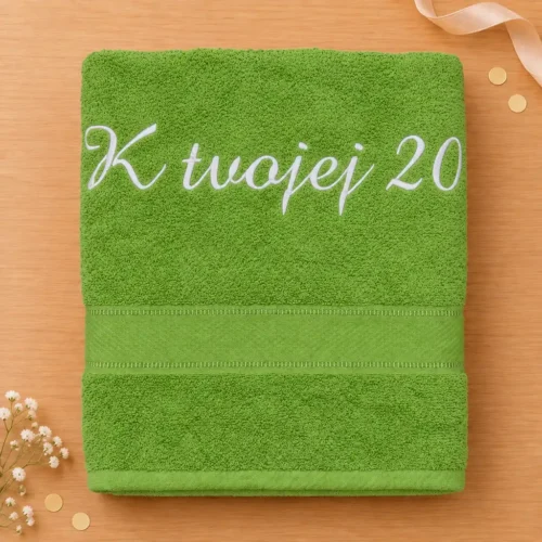 vysivana-osuska-k-tvojej-20-zelena Svieža zelená vyšívaná froté osuška s bielym kaligrafickým nápisom K tvojej 20